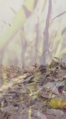 Atıkların atıldığı alanda hareket eden çimlerin canlandırılması. Çevre, küresel ısınma ve iklim değişikliği kavramı dijital olarak oluşturulmuş video.