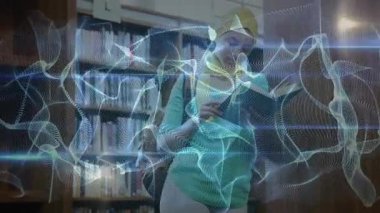 Öğrenciler akıllı telefonları belden aşşağı süpürerek teknolojik ağ haritasını çıkarıyorlar. Gelecekçi, yenilikçi, teknoloji, dijital, artırılmış, öğrenme, keşif