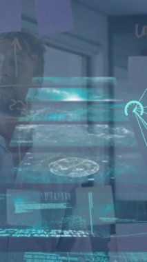 Kafkas iş adamlarının ofislerinde veri işleme animasyonu. Küresel iş ve dijital arayüz kavramı dijital olarak oluşturulmuş video.