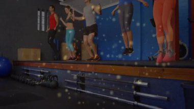 Beden eğitimi sınıf arkadaşları iplerin altından ip sallıyor ve egzersiz temposunu ayarlıyorlar. Dinamik, takım çalışması, güç, aerobik, enerjik, disiplin, koordinasyon