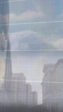 İş adamları üzerinde finansal veri işleme animasyonu. Küresel işletme veri işlemeyi ve dijital olarak üretilen video konseptini finanse eder.