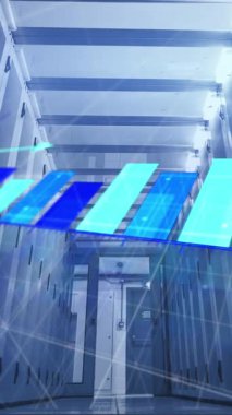 Sunucu odasında finansal veri işleme animasyonu. bulut hesaplama ve veri işleme kavramı dijital olarak oluşturulmuş video.