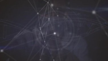 Kapüşonlu figür görüntüleme düğümleri ağ reaksiyonunu oluşturur yüz analizini düzenler ve silueti çözer. Teknoloji, siber güvenlik, veri, dijital, yapay zeka, yenilik, arayüz