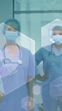 Yüz maskesi takan çeşitli doktorların medikal ikonlarının canlandırılması. küresel tıp, sağlık ve teknoloji covid 19 salgın konsepti boyunca dijital olarak üretilen video.