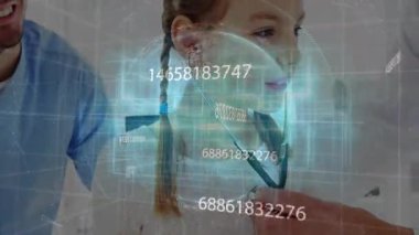 Stetoskop tutan çocuk ve doktor kulaklıkları yerleştiriyor, veri örtüleriyle sağlık taramasını başlatıyorlar. Pediyatrik, sağlık, dijital arayüz, tıbbi teknoloji, aile desteği, tanı, geleceksel