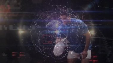 Erkek sporcu topu tutuyor ve performans analizi için stüdyoda holografik küreyi çalıştırıyor. Sporcu, spor, teknoloji, yenilik, biyomekanik, dijital, performans