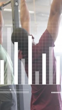 Beden eğitiminde çeşitli erkek gruplarının barfiks çekerek veri işleme çalışmalarının animasyonu. Fitness, egzersiz, güç, veri, dijital arayüz ve dijital olarak üretilen video.