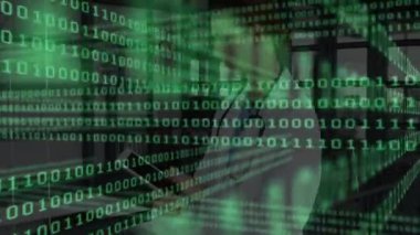 Yesil ikili degisiklik gösteriyor ki doktor trabzanlara yaslaniyor tableti arakliyor ve verileri analiz ediyor. Tıbbi, teknoloji, modern, sağlık, dijital, veri, profesyonel