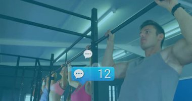 Jimnastikçiler bara ulaşıyor ve hareketli sohbet baloncukları takip temsilcisi sayısıyla barfiks çekiyor. Güç, zindelik, motivasyon, takım çalışması, dayanıklılık, modern, aktif