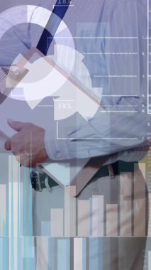 Depodaki erkek denetçiye karşı mali ve istatistiksel veri işleme. küresel finans ve iş kavramı