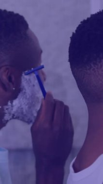 Afrika kökenli Amerikalı baba ve oğulun sakal tıraşlamasının arkasındaki ışıkların animasyonu. aile, birliktelik, kaliteli zaman konsepti dijital olarak oluşturulmuş video.