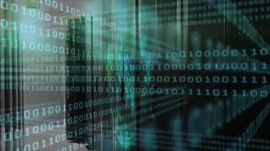 Raflarda görünen yeşil metin ikili akışlara neden oluyor, veri tüneli etkisini göstermek için kiriş yayılıyor. Teknoloji, siber güvenlik, dijital, veri, yenilik, fütürist, ağ