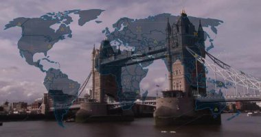 Animasyon kaybolan dünya haritası taş köprünün üzerinde yer alıyor, veri görselleştirmesi için ızgaralar ve noktalar ekleniyor. Coğrafya, altyapı, veri görselleştirme, kentsel, dijital, teknoloji, bağlantı