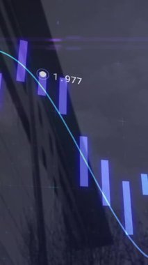 Şehir manzarası üzerinde istatistik işleme animasyonu. küresel iş, finans, veri işleme ve dijital arayüz kavramı dijital olarak oluşturulmuş video.