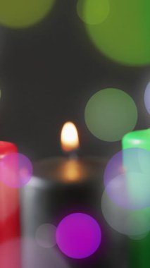 Noel 'de mumların üzerinde ışık lekelerinin canlandırılması. Noel, gelenek ve kutlama konsepti dijital olarak oluşturuldu.