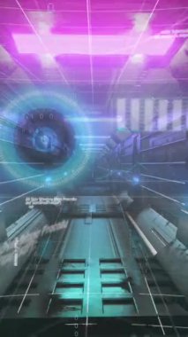 Bu animasyon, şeffaf bir arkaplan üzerinde hareket eden ikili kodlamayı ve veri işlemesini gösterir. Animasyon, küresel veri işleme, bağlantılar ve dijital arayüz kavramını temsil eden bir dijital tünel üzerindeki ışık noktalarını gösteriyor.