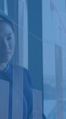 İstatistiksel veri işleme ve finansal veri işleme üzerine istatistiksel veri işleme hatları. Küresel iş bağlantıları ve veri işleme kavramı dijital olarak oluşturulmuş video.