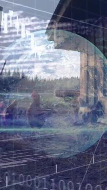 Tavuklar üzerinde veri işleme ve küre animasyonu. küresel iş ve dijital arayüz kavramı dijital olarak oluşturulmuş video.