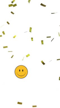 Beyaz arka planda gülümseyen emojilerin üzerine düşen altının animasyonu. Sosyal medya, dijital arayüz, küresel bağlantı ve dijital olarak oluşturulan kutlama konsepti.