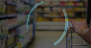Alışveriş arabası market koridorundan geçiyor. HUD 'u çalıştırıyor ve güvenli ödemeyi gösteriyor. Perakende, dijital, siber güvenlik, ticaret, işlem, teknoloji, tüketici