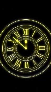 Gece yarısını gösteren saat animasyonu ve siyah arka planda patlayan havai fişekler. Yeni yıl, yeni yıl arifesi, parti, kutlama ve geleneksel konsept dijital olarak oluşturulmuş video.