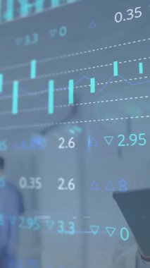 Hastane ortamındaki tıbbi profesyonellerin finansal veri animasyonlarını analiz ediyorum. Sağlık, finans, analiz, takım çalışması, teknoloji