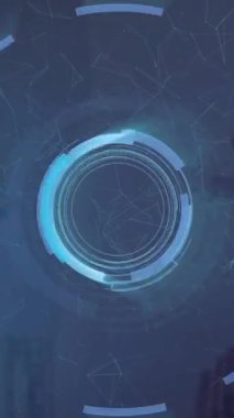 Şehrin arka planında fütürist dijital arayüz canlandırılıyor. Teknoloji, yenilik, şehir, animasyon, modern, veri