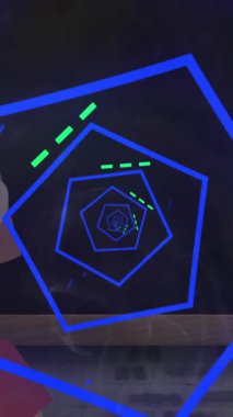 Şekiller üzerinde öğretmen ikonu animasyonu. Sosyal medya, kutlama ve dijital arayüz kavramı dijital olarak oluşturulmuş video.