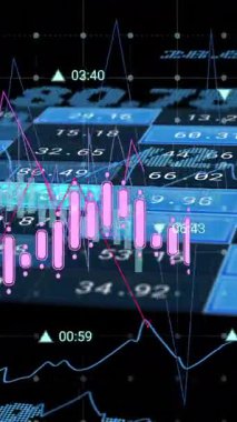 Siyah arka plandaki ekranlarda finansal veri işleme animasyonu. Küresel ağlar, işletmeler, finansmanlar, hesaplama ve veri işleme kavramı dijital olarak oluşturuldu.