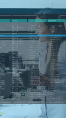 Ofiste konuşan çeşitli iş adamlarının veri işleme animasyonları. Küresel iş ve dijital arayüz kavramı dijital olarak oluşturulmuş video.