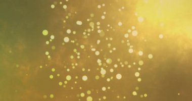 Altın parçacıklar yoğunlaşıyor. Sonra futbolcu puslu bir zeminden fırlayarak topu tutuyor. Dinamik, hareket, atletizm, enerji, spor, eylem, dijital