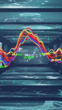 Siyah arkaplanda DNA ipliği olan ekranların üzerinde veri işleme animasyonu. Küresel bilim, bilgisayar ve dijital arayüz kavramı dijital olarak oluşturulmuş video.