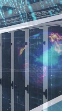 Bilgisayar sunucularının animasyonu ve ekranlarda veri işleme. küresel bağlantılar, veri işleme ve dijital arayüz konsepti dijital olarak oluşturulmuş video.