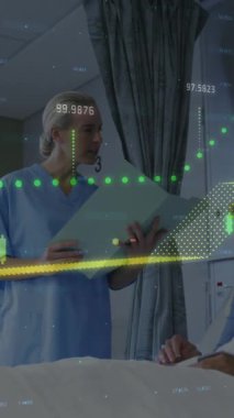 Çoklu grafik ve değişen numaraların animasyonu, çeşitli kadın doktorların hastaları muayene etmesi. Dijital bileşik, çoklu pozlama, rapor, iş, büyüme, tıbbi ve sağlık konsepti.