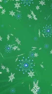 Yeşil arka planda düşen kar tanelerinin canlandırması. Noel, gelenek ve kutlama konsepti dijital olarak oluşturuldu.
