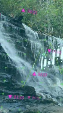 Manzara üzerinde veri işleme animasyonu. Uyum, doğa ve dijital arayüz kavramı dijital olarak oluşturulmuş video.