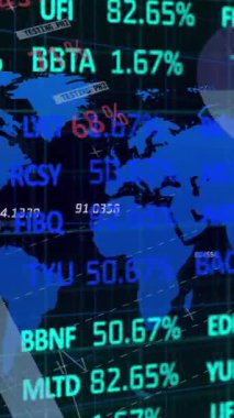 Grafiklerin animasyonu, finansal veriler ve dünya haritası siyah dijital ekranda. Dijital olarak oluşturulmuş küresel veri işleme, finans ve dijital arayüz kavramı.