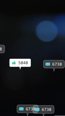 Odak ışıkları dışında sosyal medya veri işleme animasyonu. Küresel bulut hesaplama, dijital arayüz ve veri işleme kavramı dijital olarak oluşturulmuş video.