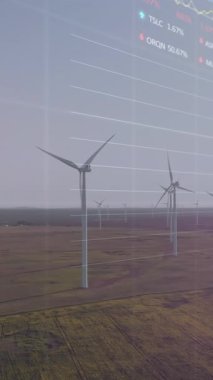 Rüzgar türbinleri üzerinde veri işleme animasyonu. küresel iş ve dijital arayüz kavramı dijital olarak oluşturulmuş video.
