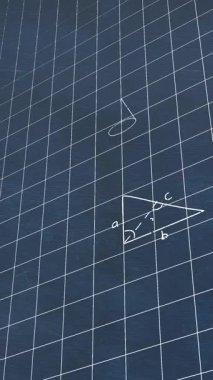 Beyaz tebeşirle el yazısı matematiksel hesaplamaların animasyonu bir tebeşir tahtası arka plan 4k üzerinde bir ızgara üzerinde yüzen