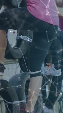 Engelli parkur tırmanışında çeşitli kadınların üzerindeki şekillerin animasyonu. Küresel spor, sağlık, fitness ve dijital arayüz kavramı dijital olarak oluşturulmuş video.