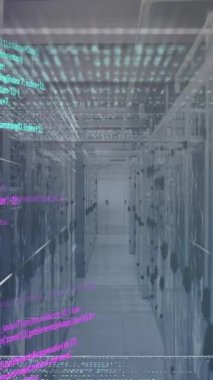 Sunucu odasında veri işleme animasyonu. küresel iş ve dijital arayüz kavramı dijital olarak oluşturulmuş video.