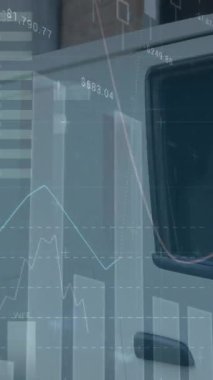 Arabadan inen adamın veri işleme animasyonu. küresel sevkiyat, dağıtım ve bağlantılar konsepti dijital olarak oluşturulmuş video.