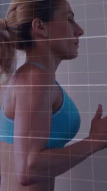 Arka planda koşu bandında koşan beyaz kadının finansal verilerinin animasyonu. Küresel işletme finans ağı arayüzü dijital bileşimi.