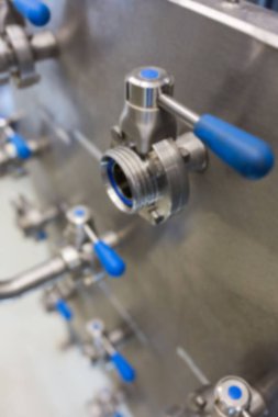 Fabrikadaki yüksek açılı el kolu görüntüsü