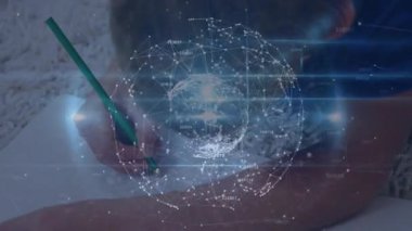 Çocuk dijital dünyanın nabzı atarken kalemi kağıda yerleştiriyor ve ağı görselleştirmek için çiziyor. Çocuk, yenilik, teknoloji, yaratıcılık, eğitim, fütüristik, görselleştirme