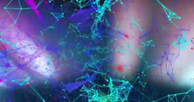 Işınlar kesişirken içe doğru dönen elektrik şebeke ağı kıvılcımların erimesine neden oluyor. Soyut, teknoloji, fütürizm, dijital sanat, yenilik, bağlantı, siber