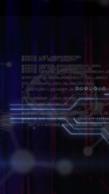 Ev modeli üzerinde bilgisayar devre kartı veri işleme animasyonu. Küresel finans, iş, bağlantılar, hesaplama ve veri işleme kavramı dijital olarak oluşturulmuş video.