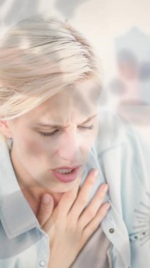 Kadının göğüs ağrısı ve bakteriyel hücre 4k ile dijital bileşik video