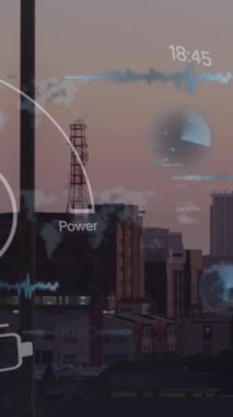 Şehir manzarasının havadan görüntüsüne karşı hız göstergesi arayüzü ve veri işleme animasyonu. Bilgisayar arayüzü ve otomobil mühendisliği teknolojisi kavramı